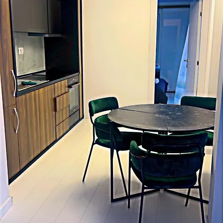 At 21 -apartment